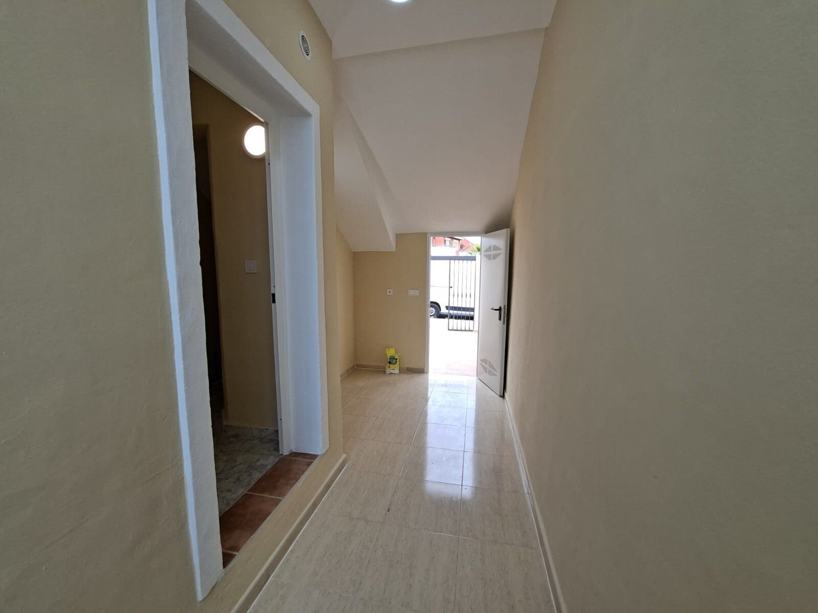 Bungalow met 2 Slaapkamers in Punta Prima, Orihuela Costa - Image 3