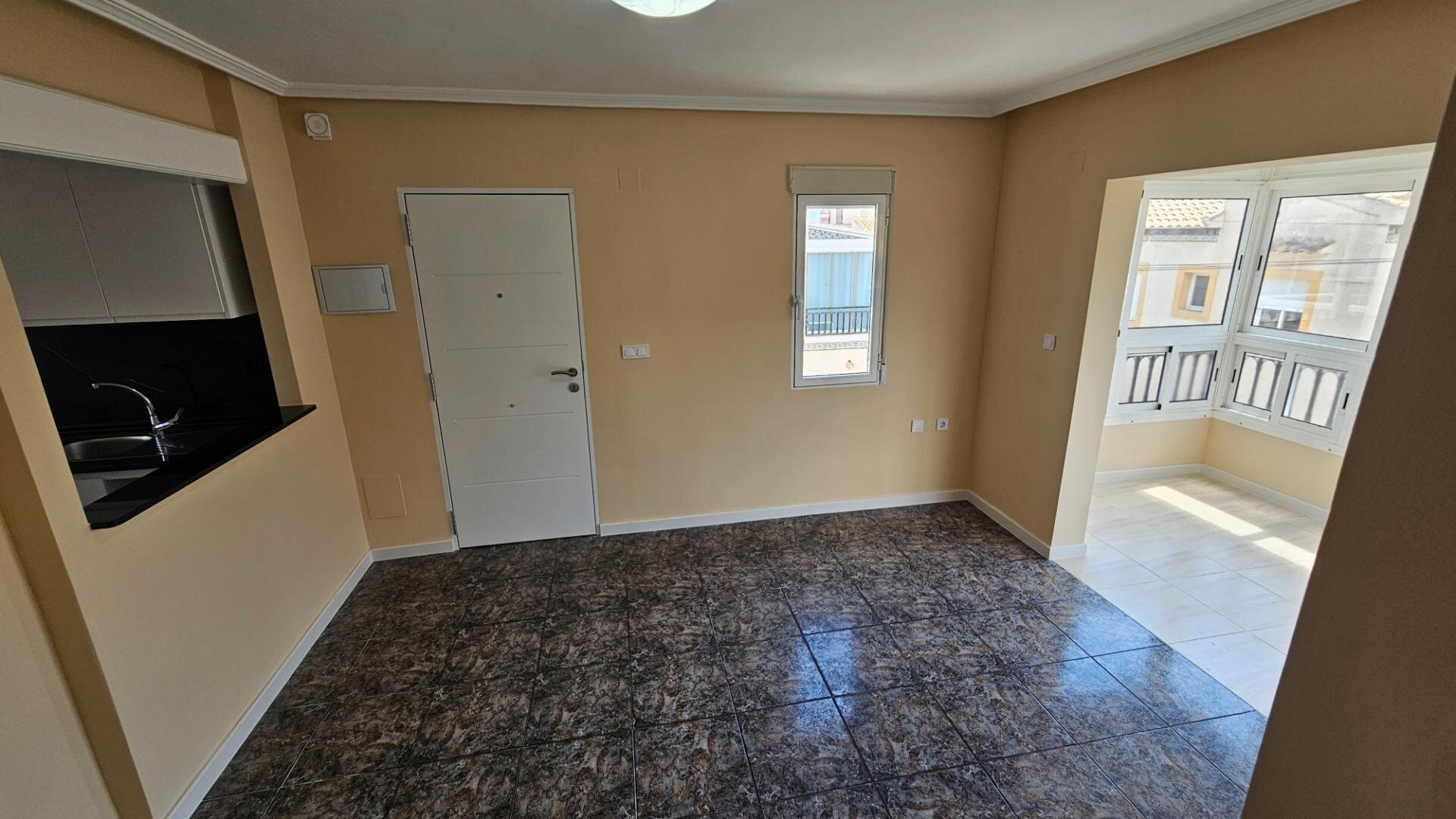 Bungalow met 2 Slaapkamers in Punta Prima, Orihuela Costa - Image 7