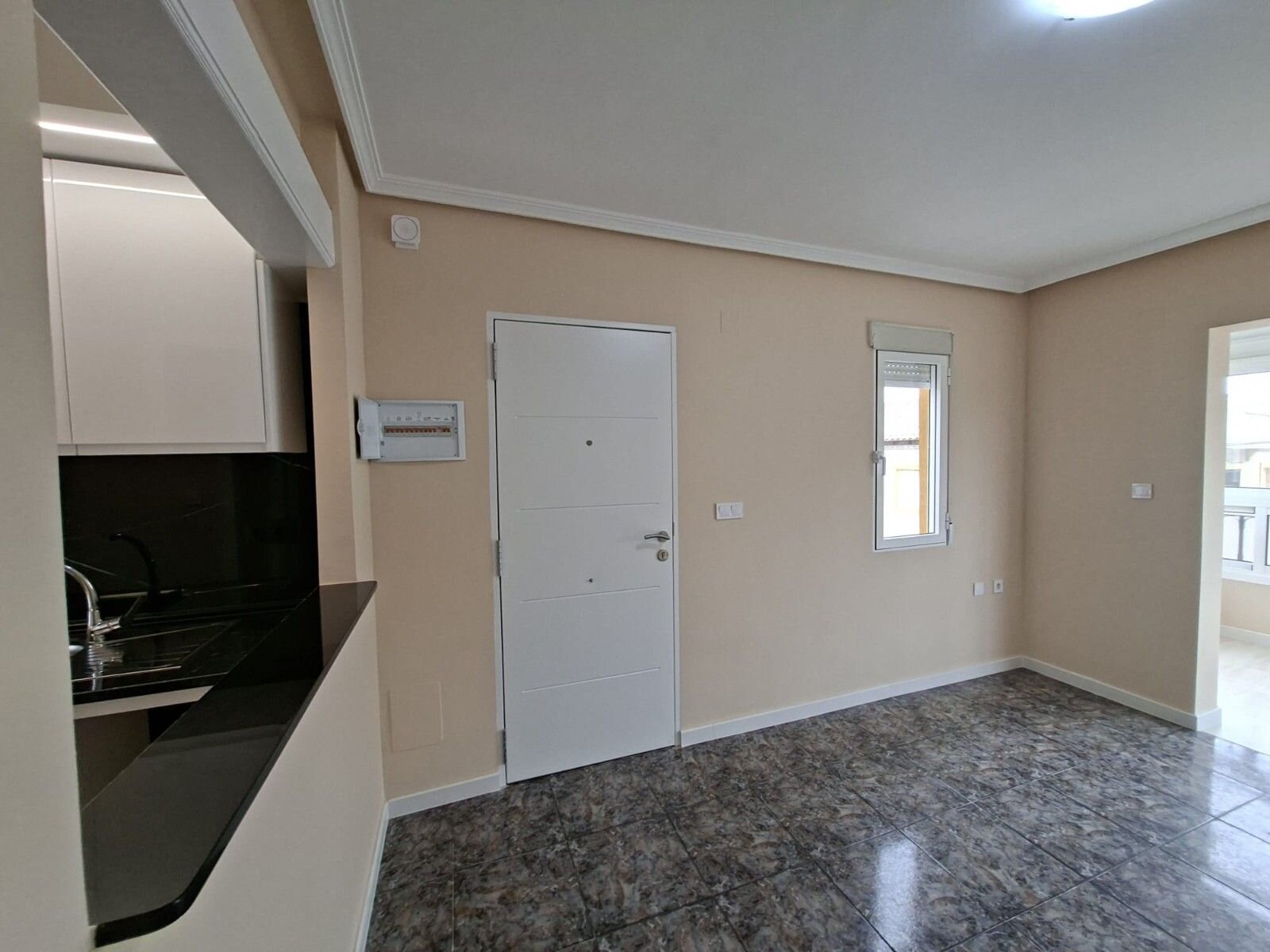 Bungalow met 2 Slaapkamers in Punta Prima, Orihuela Costa - Image 8