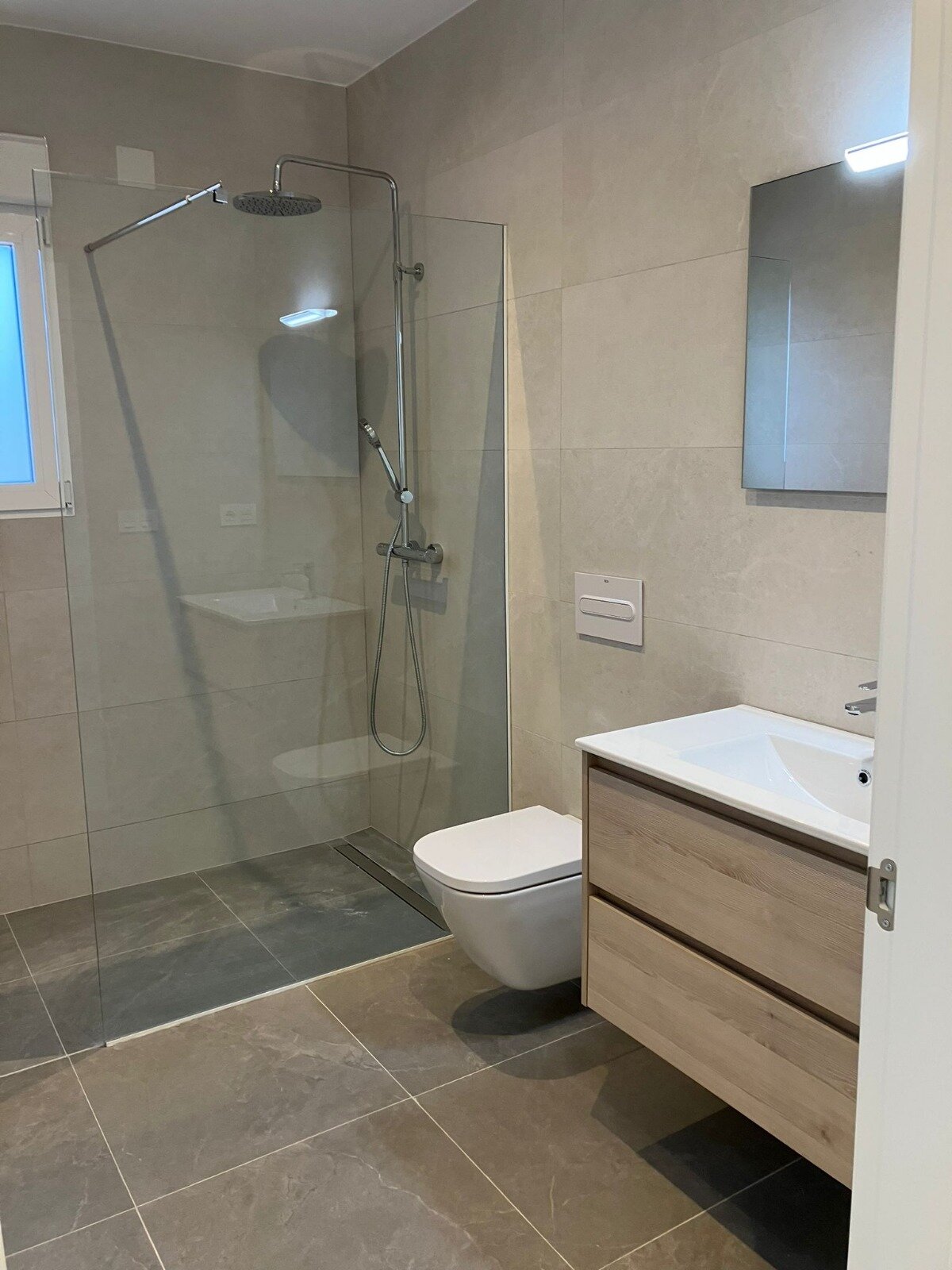 3-Bedroom Detached House in Pinoso - Image 10