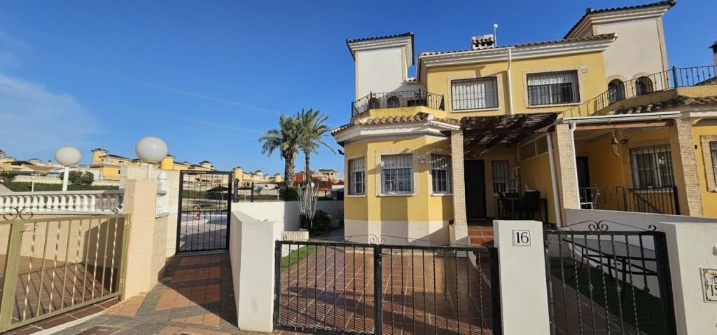 3-Bedroom Villa in Costa Blanca Sur, Algorfa - Image 1