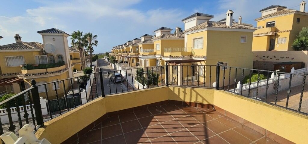 3-Bedroom Villa in Costa Blanca Sur, Algorfa - Image 11