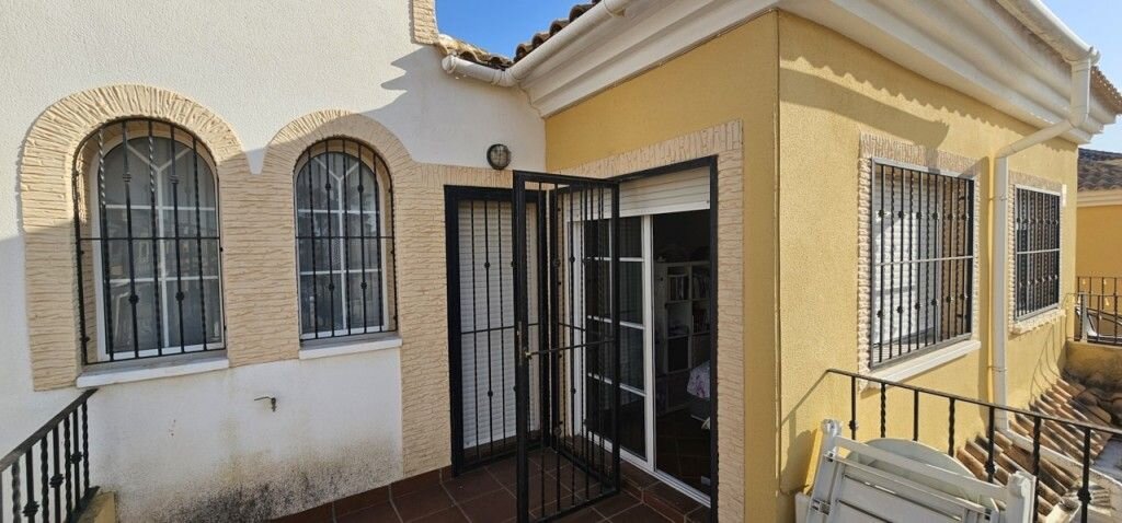 3-Bedroom Villa in Costa Blanca Sur, Algorfa - Image 12
