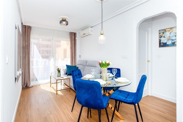 Freshly Renovated 2-Bedroom Apartment, only 5 minutes walk to the sea!
