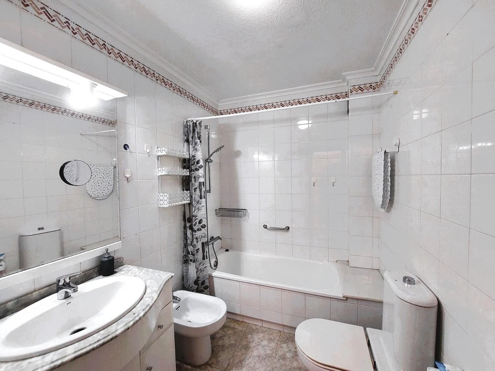 2-Bedroom Apartment in Playa Flamenca, Orihuela Costa - Image 19