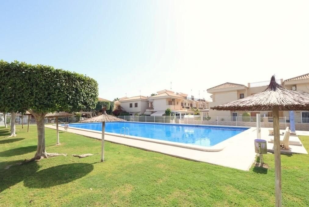 2-Bedroom Apartment in Playa Flamenca, Orihuela Costa - Image 2