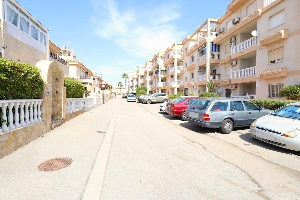 2-Bedroom Apartment in Playa Flamenca, Orihuela Costa - Image 23