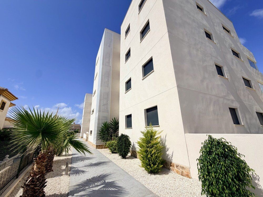 3-Bedroom Apartment in Villamartin, Orihuela Costa - Image 2