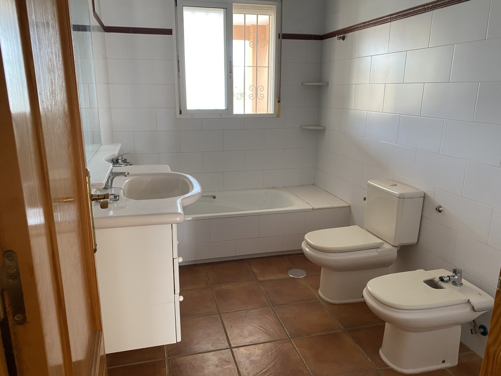 4-Bedroom House in Fuente Alamo de Murcia - Image 5