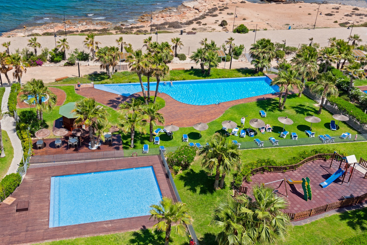 2-Bedroom Penthouse Apartment in Punta Prima, Orihuela Co... - Image 10