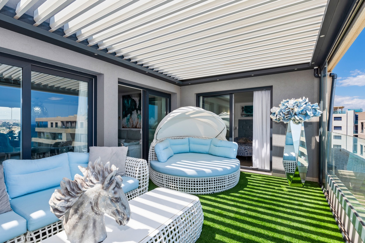 2-Bedroom Penthouse Apartment in Punta Prima, Orihuela Co... - Image 11