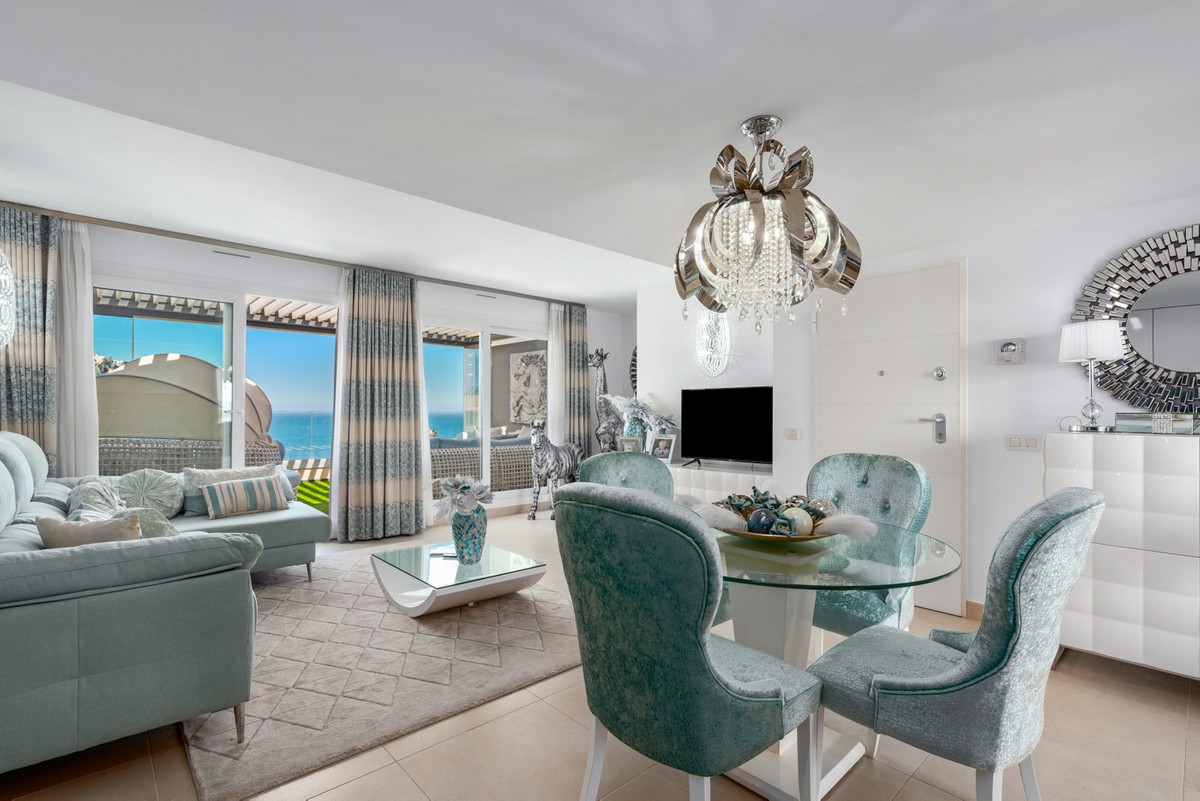 2-Bedroom Penthouse Apartment in Punta Prima, Orihuela Co... - Image 14