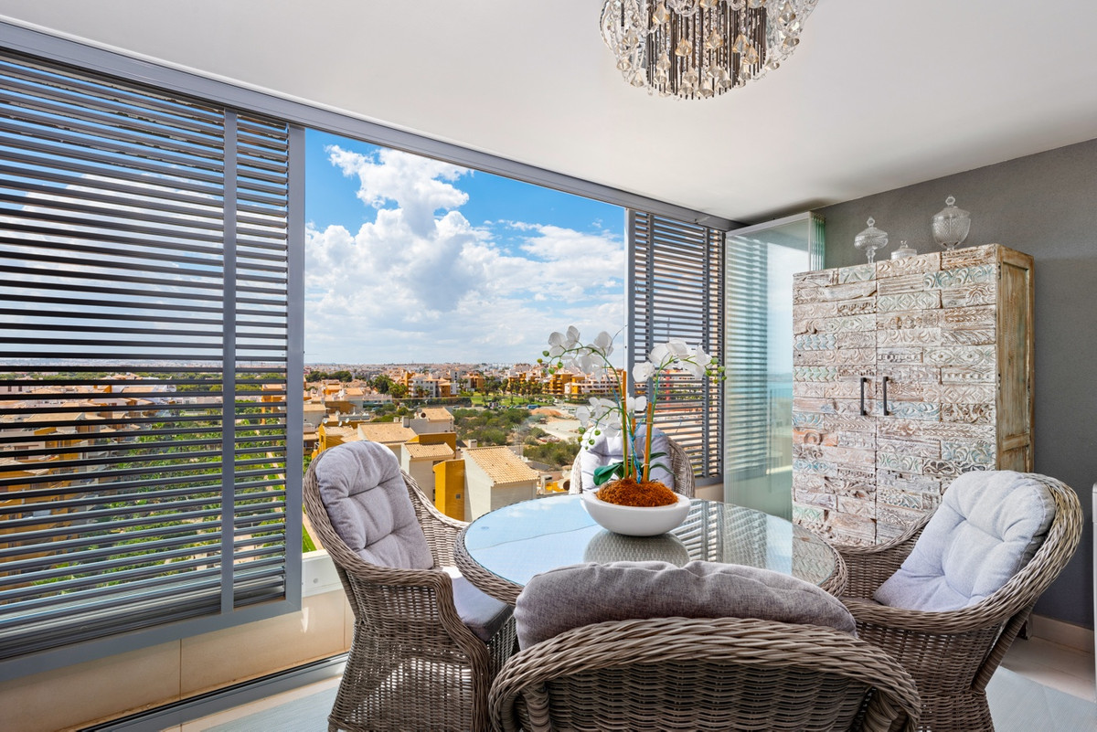 2-Bedroom Penthouse Apartment in Punta Prima, Orihuela Co... - Image 19