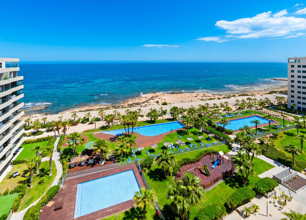 2-Bedroom Penthouse Apartment in Punta Prima, Orihuela Co... - Image 3