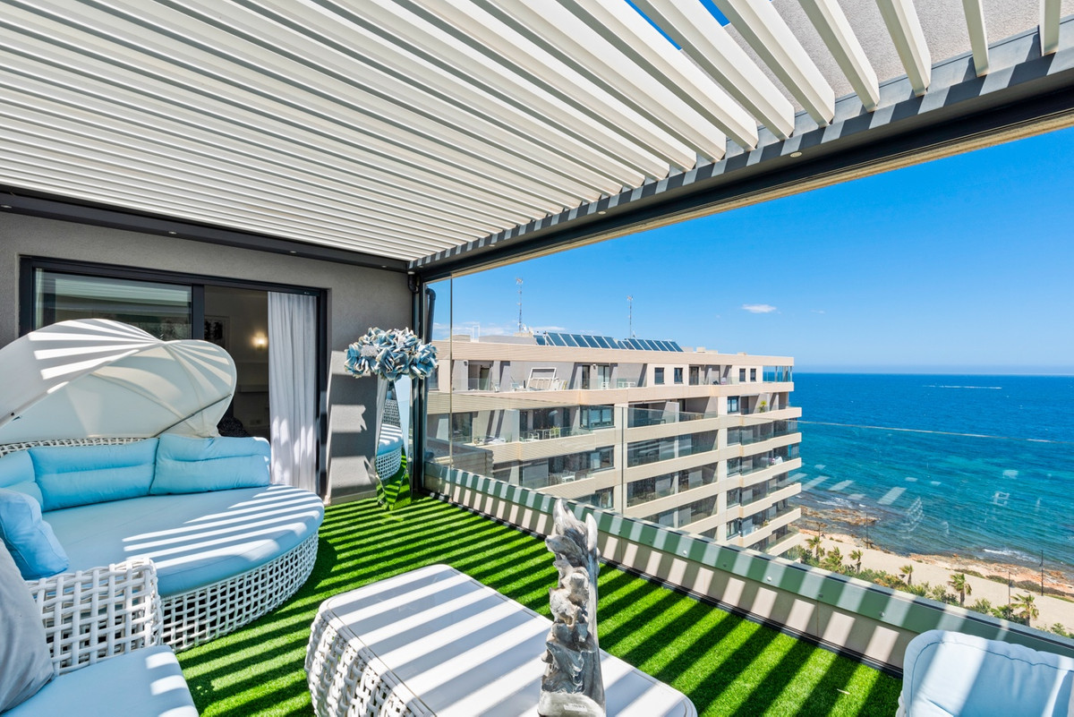 2-Bedroom Penthouse Apartment in Punta Prima, Orihuela Co... - Image 9