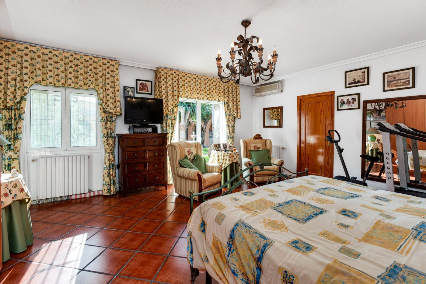 5-Bedroom Villa in San Luis, Torrevieja - Image 45