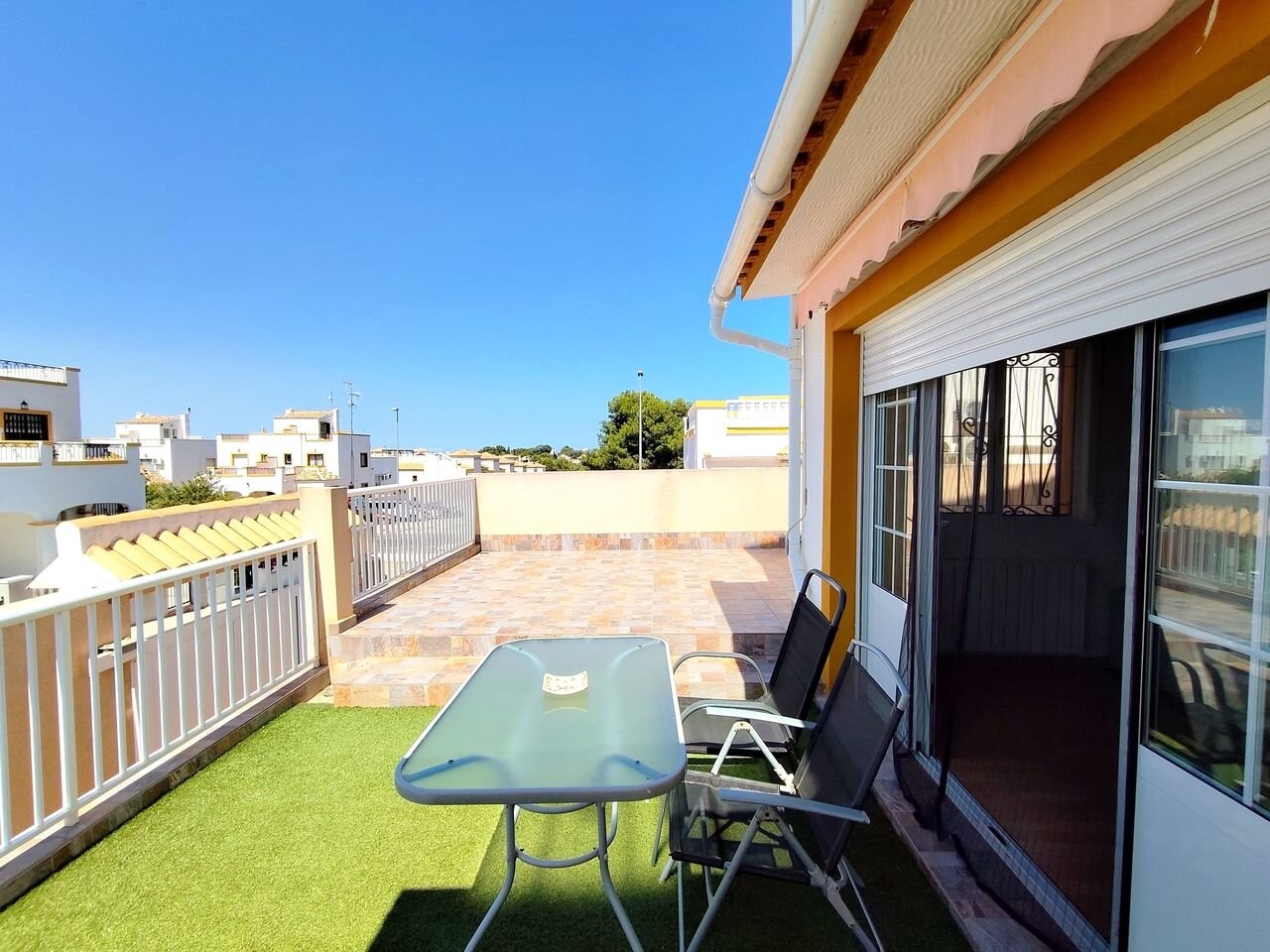 6-Bedroom House in La Siesta, Torrevieja - Image 1
