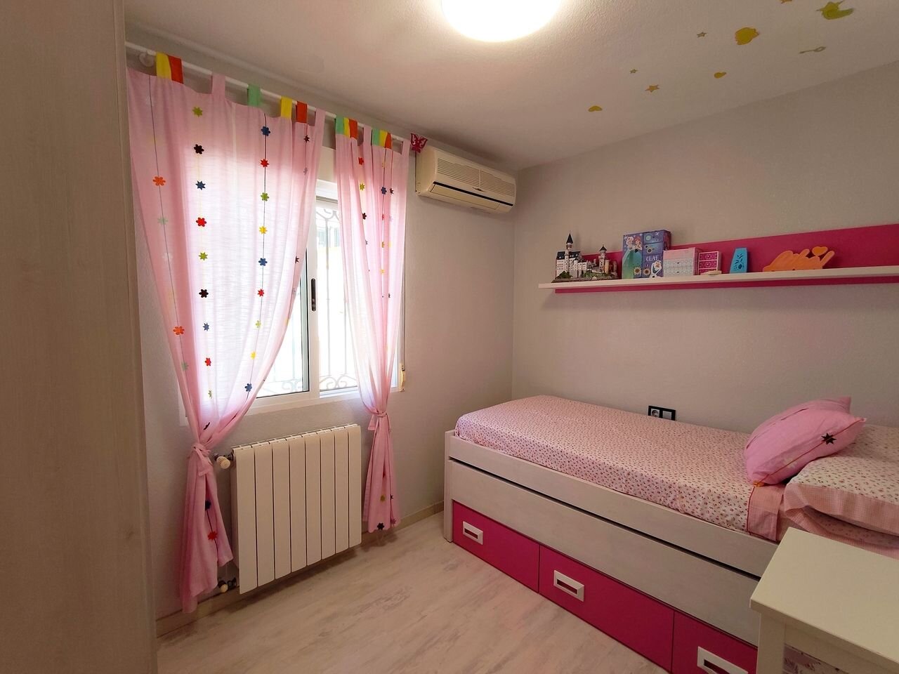 6-Bedroom House in La Siesta, Torrevieja - Image 19