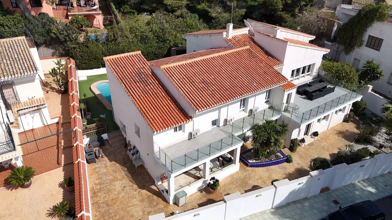 7-Bedroom Villa in Campoamor, Orihuela Costa - Image 1