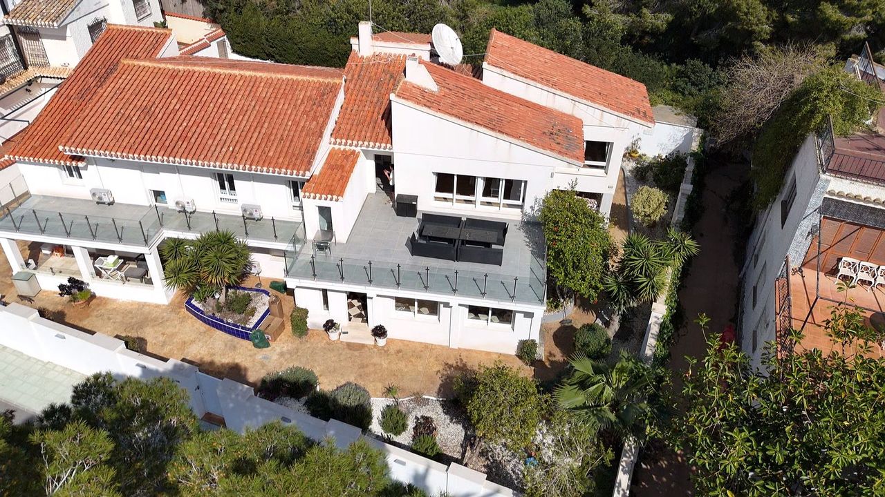 7-Bedroom Villa in Campoamor, Orihuela Costa - Image 38