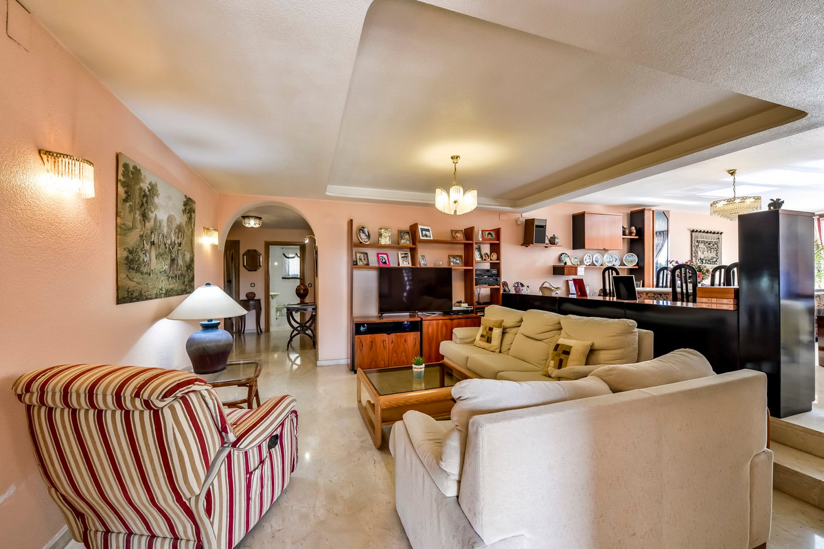 6-Bedroom Detached House in Benidorm - Image 10