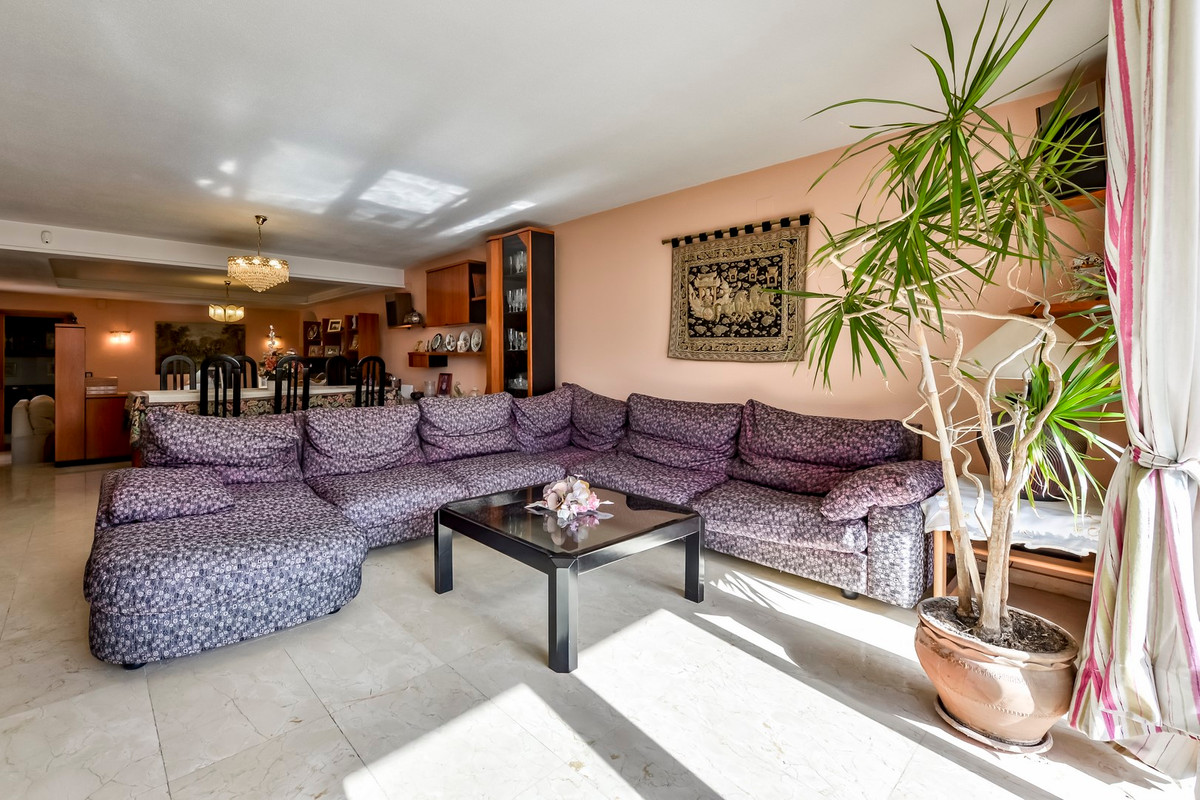 6-Bedroom Detached House in Benidorm - Image 15