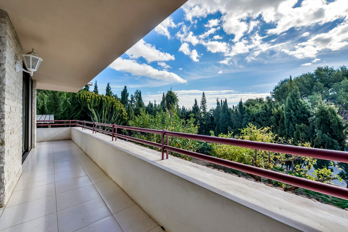 6-Bedroom Detached House in Benidorm - Image 16