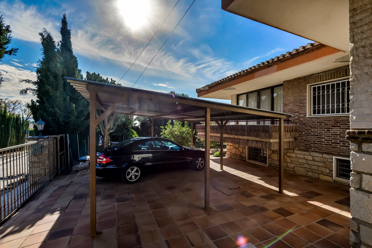 6-Bedroom Detached House in Benidorm - Image 5