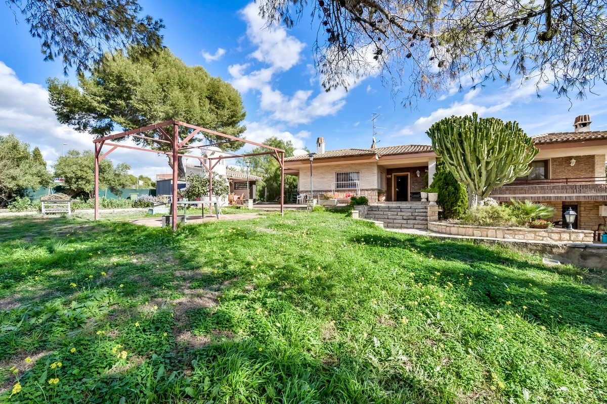 6-Bedroom Detached House in Benidorm - Image 8