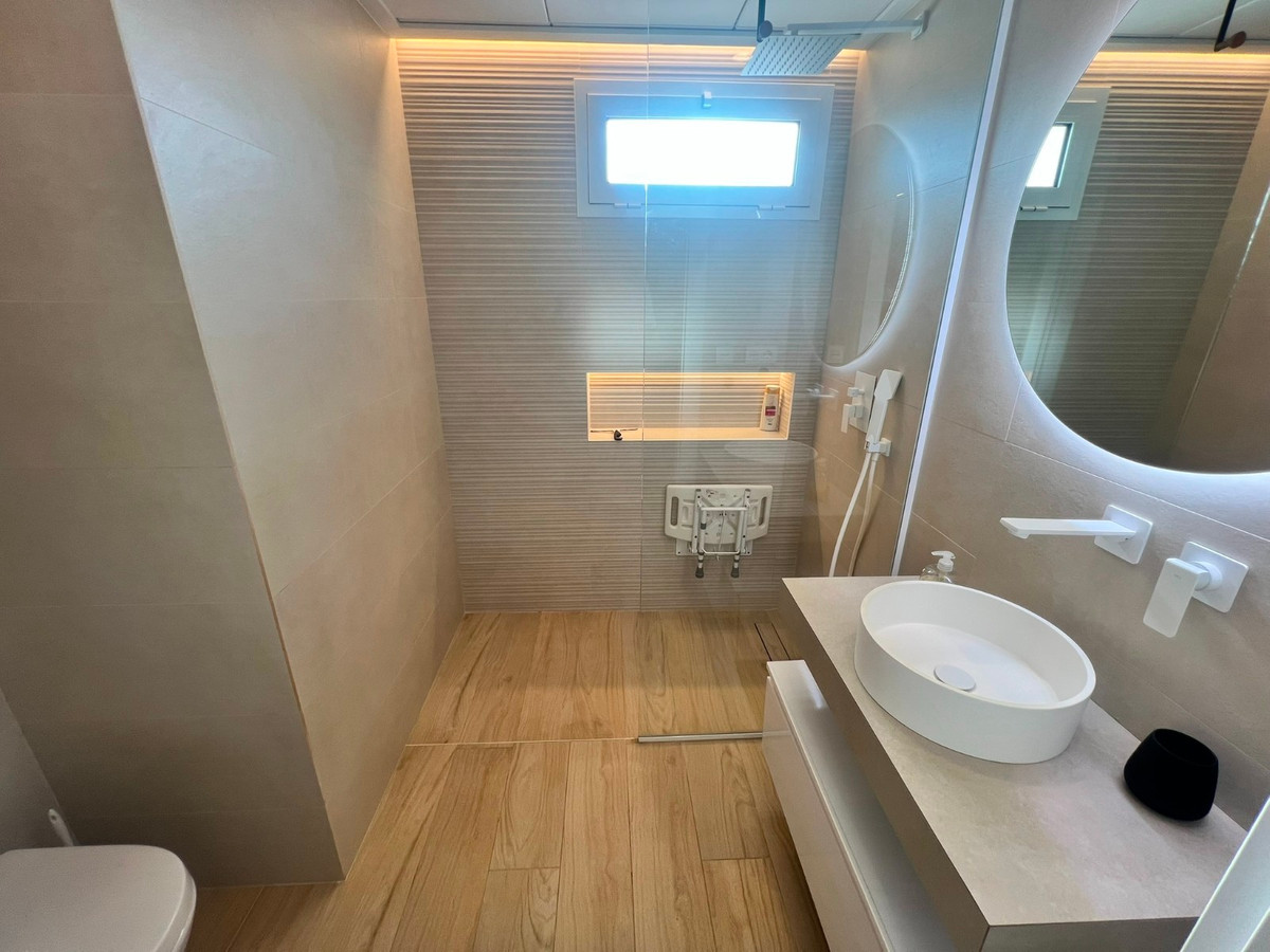 2-Bedroom Ground Floor Apartment in  Guardamar del Segura... - Image 10