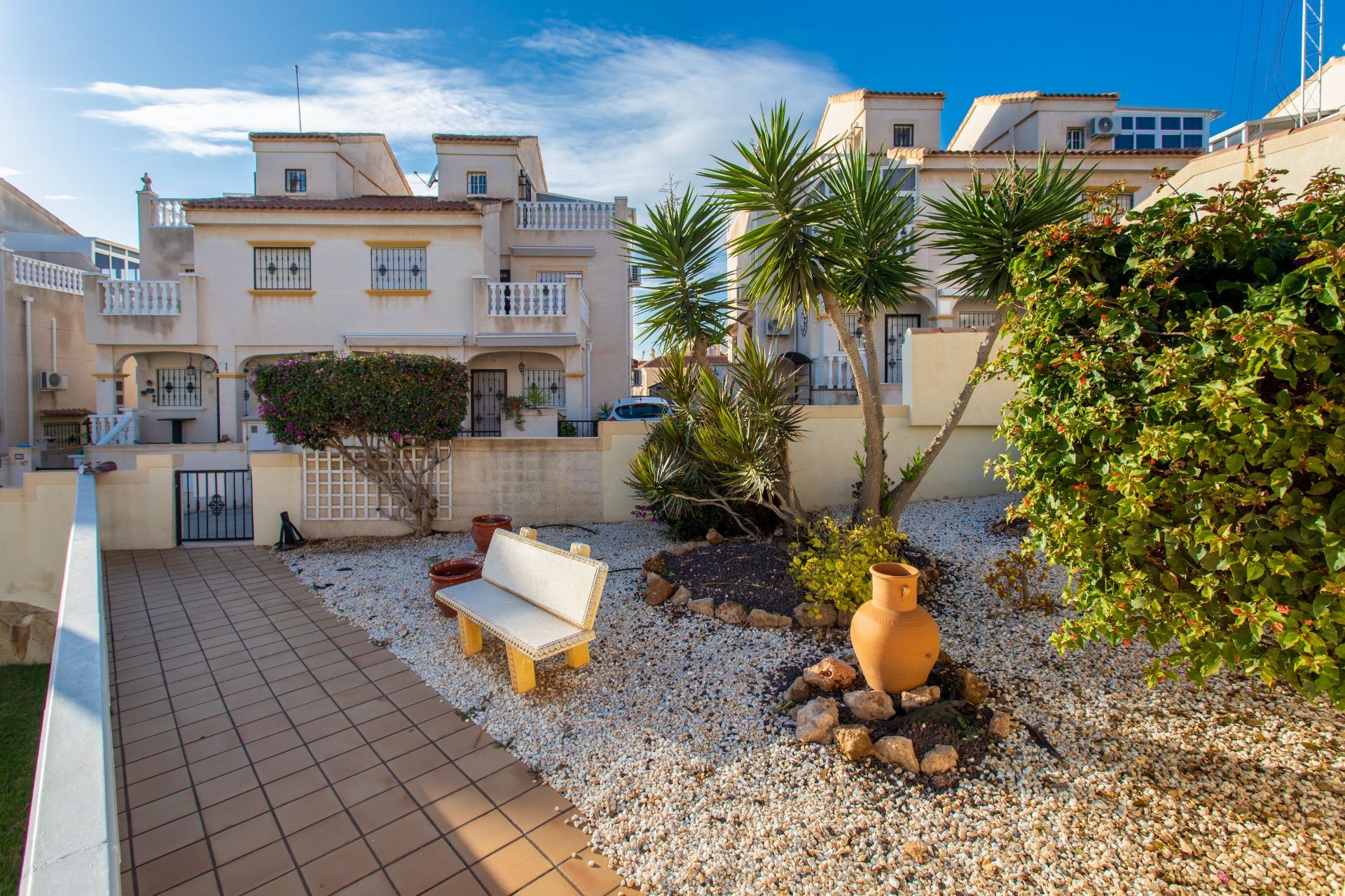 2-Bedroom Townhouse in Orihuela Costa - Image 41