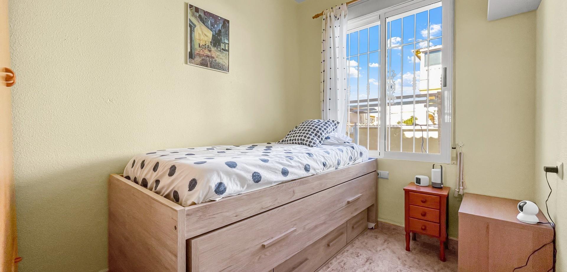 2-Bedroom Bungalow in Playa Flamenca, Orihuela Costa - Image 15