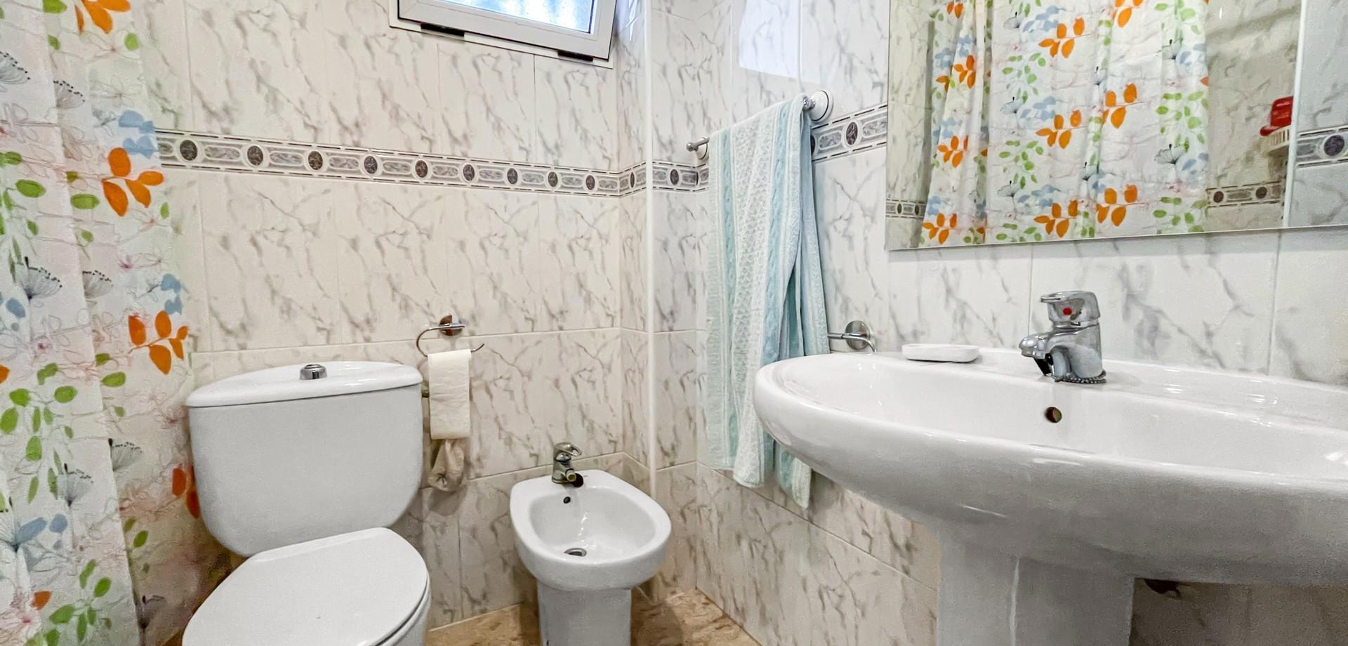 2-Bedroom Bungalow in Playa Flamenca, Orihuela Costa - Image 17