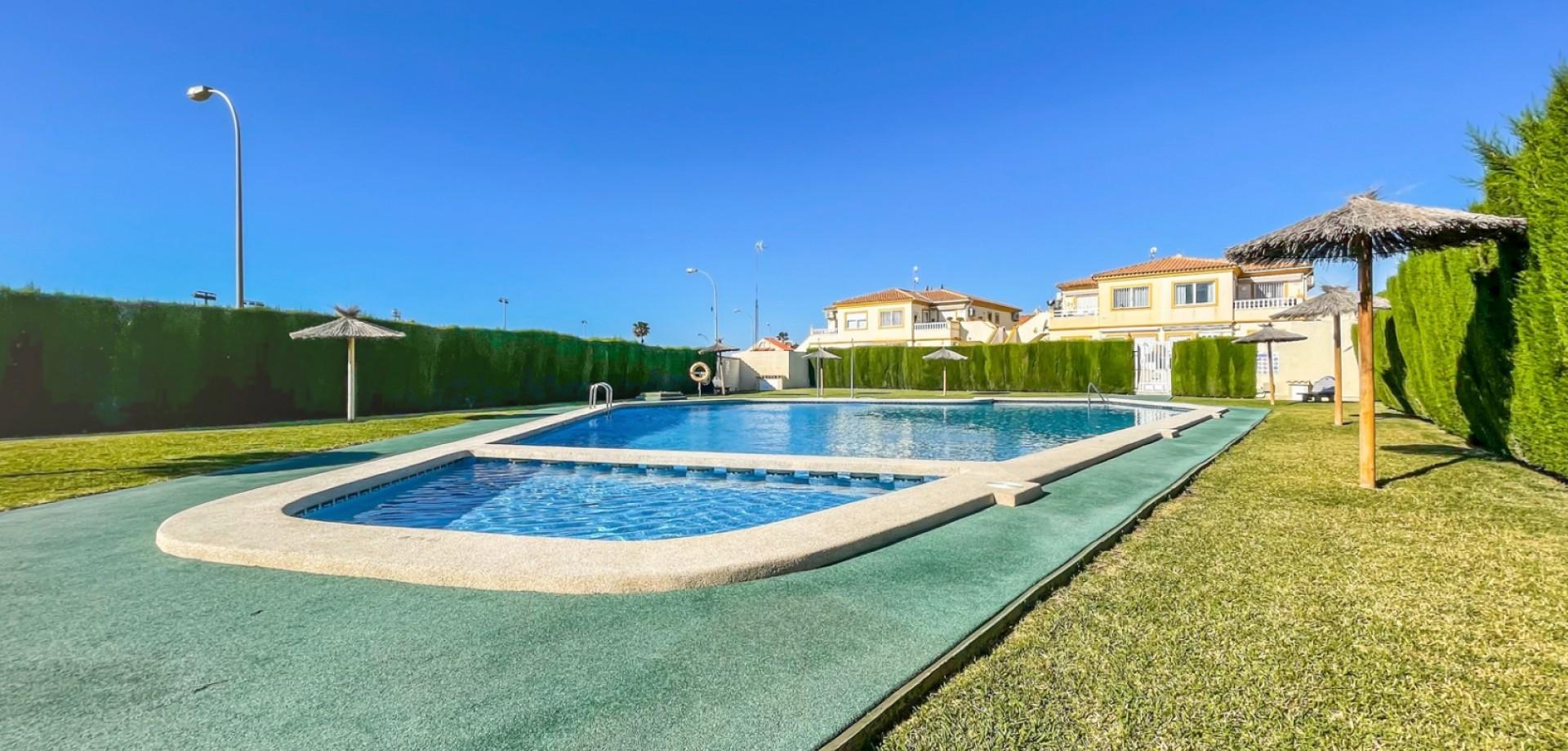 2-Bedroom Bungalow in Playa Flamenca, Orihuela Costa - Image 7