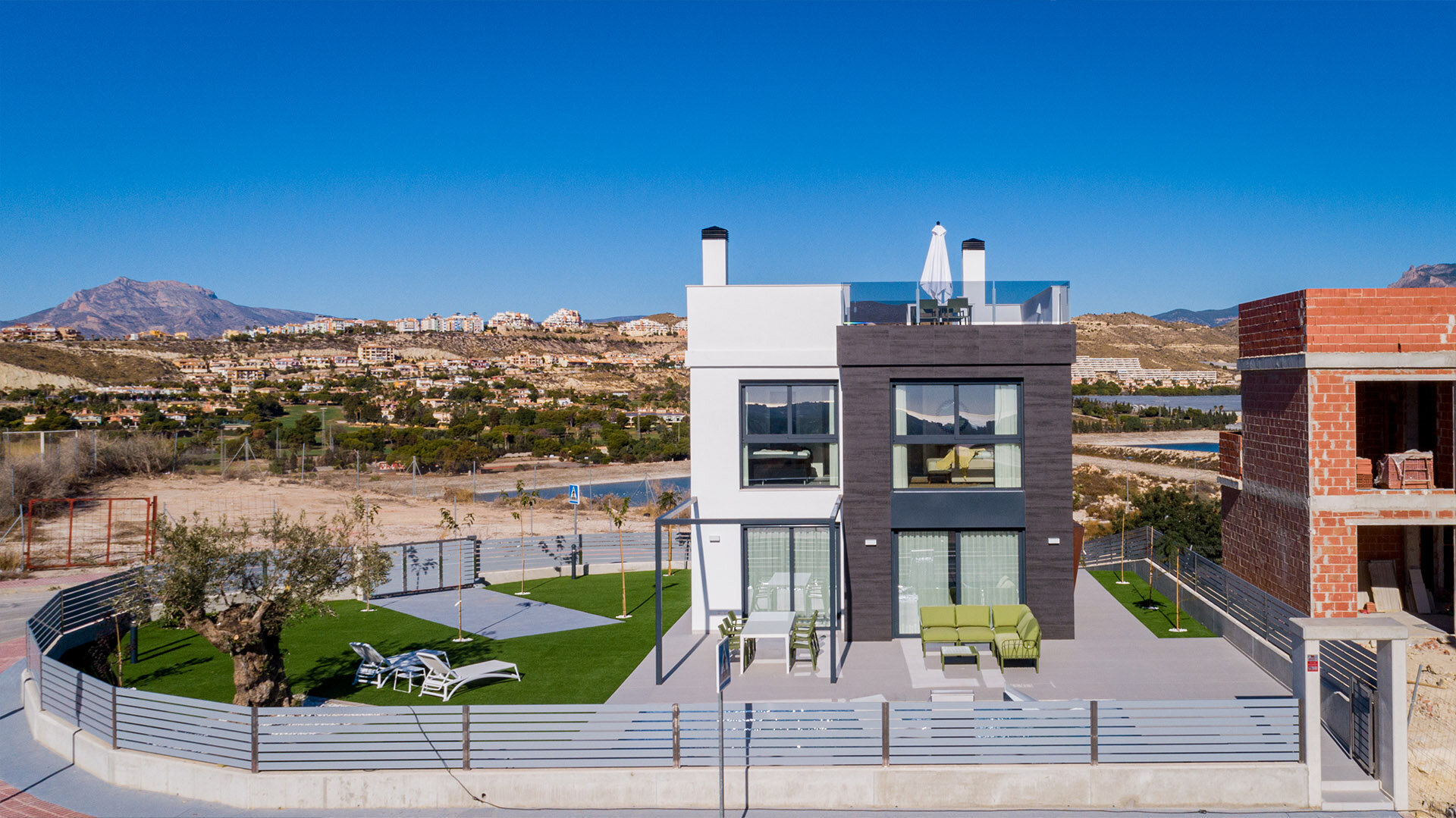 3-Bedroom Detached House in Mutxamel - Image 6
