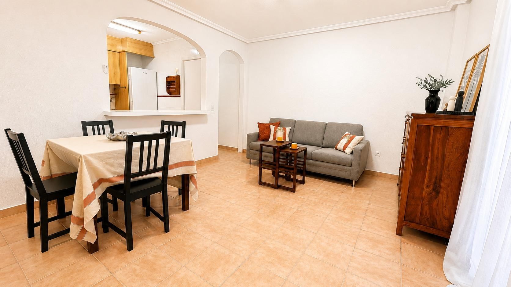 2-Bedroom Apartment in Estacion de Autobuses, Torrevieja - Image 1