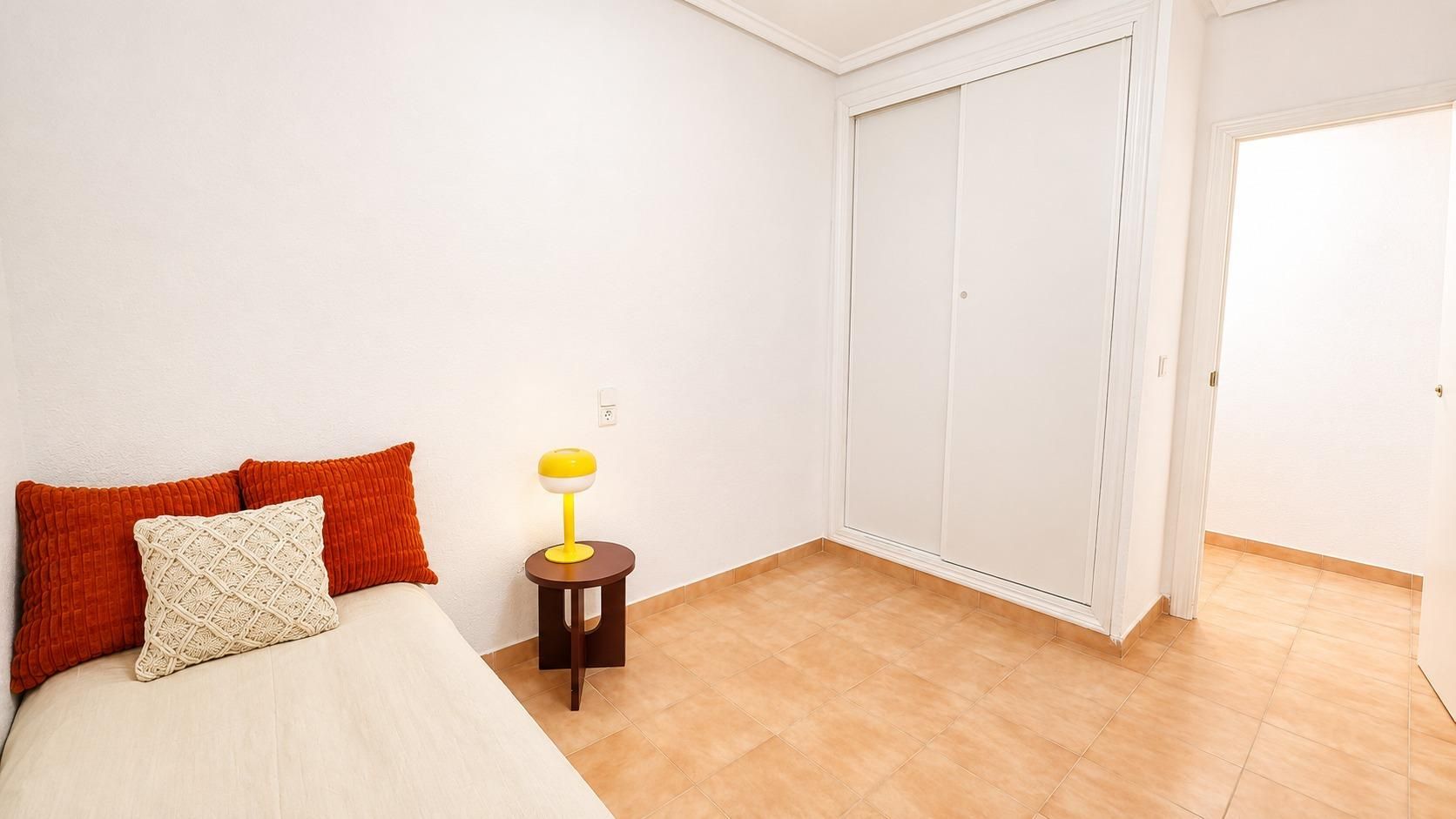 2-Bedroom Apartment in Estacion de Autobuses, Torrevieja - Image 18