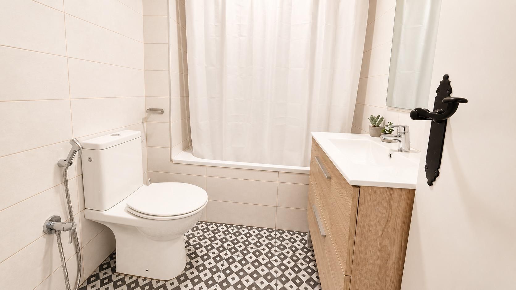 2-Bedroom Apartment in Estacion de Autobuses, Torrevieja - Image 20