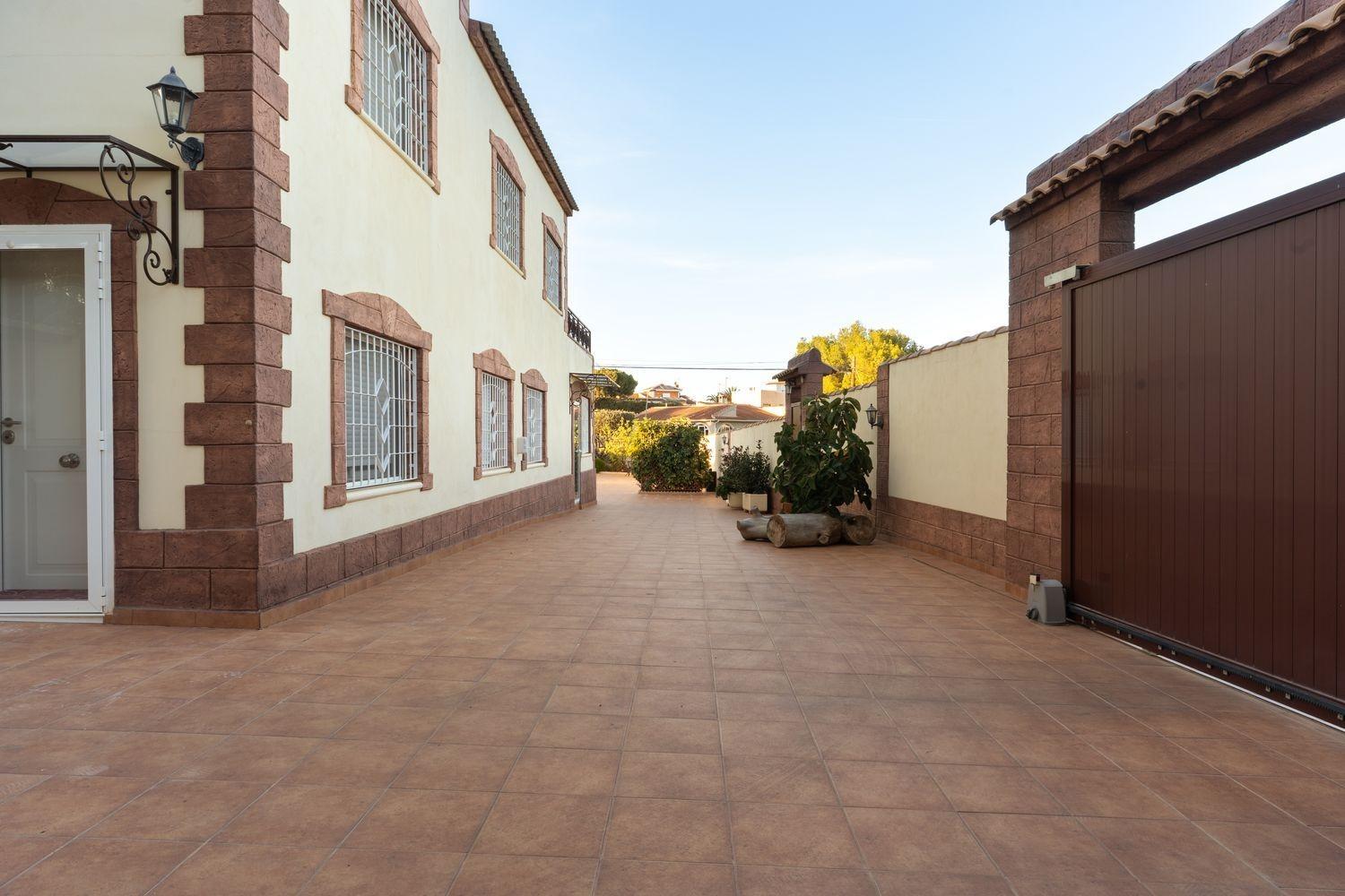 7-Bedroom Villa in Los Balcones - Los Altos del Edén, Torrevieja - Image 14