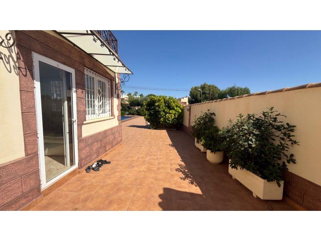 7-Bedroom Villa in Los Balcones - Los Altos del Edén, Torrevieja - Image 20