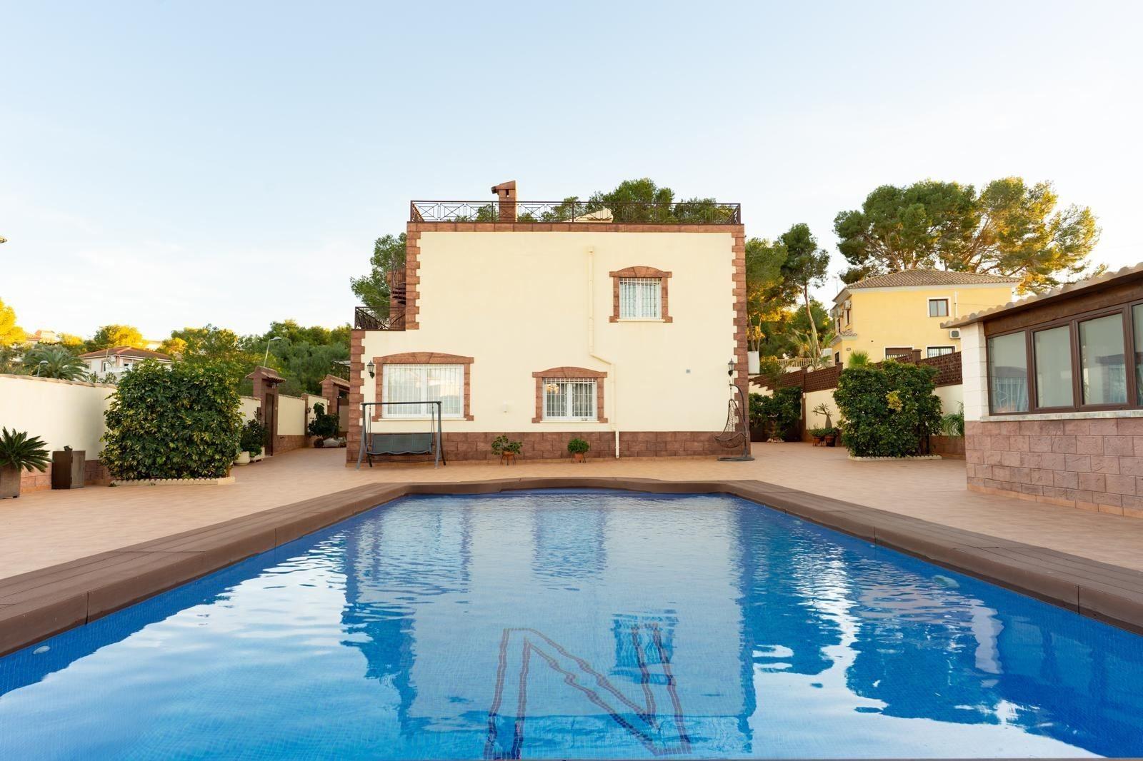 7-Bedroom Villa in Los Balcones - Los Altos del Edén, Torrevieja - Image 3