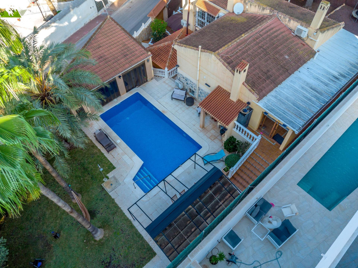 4-Bedroom Detached House in Los Balcones, Torrevieja | Su... - Image 10