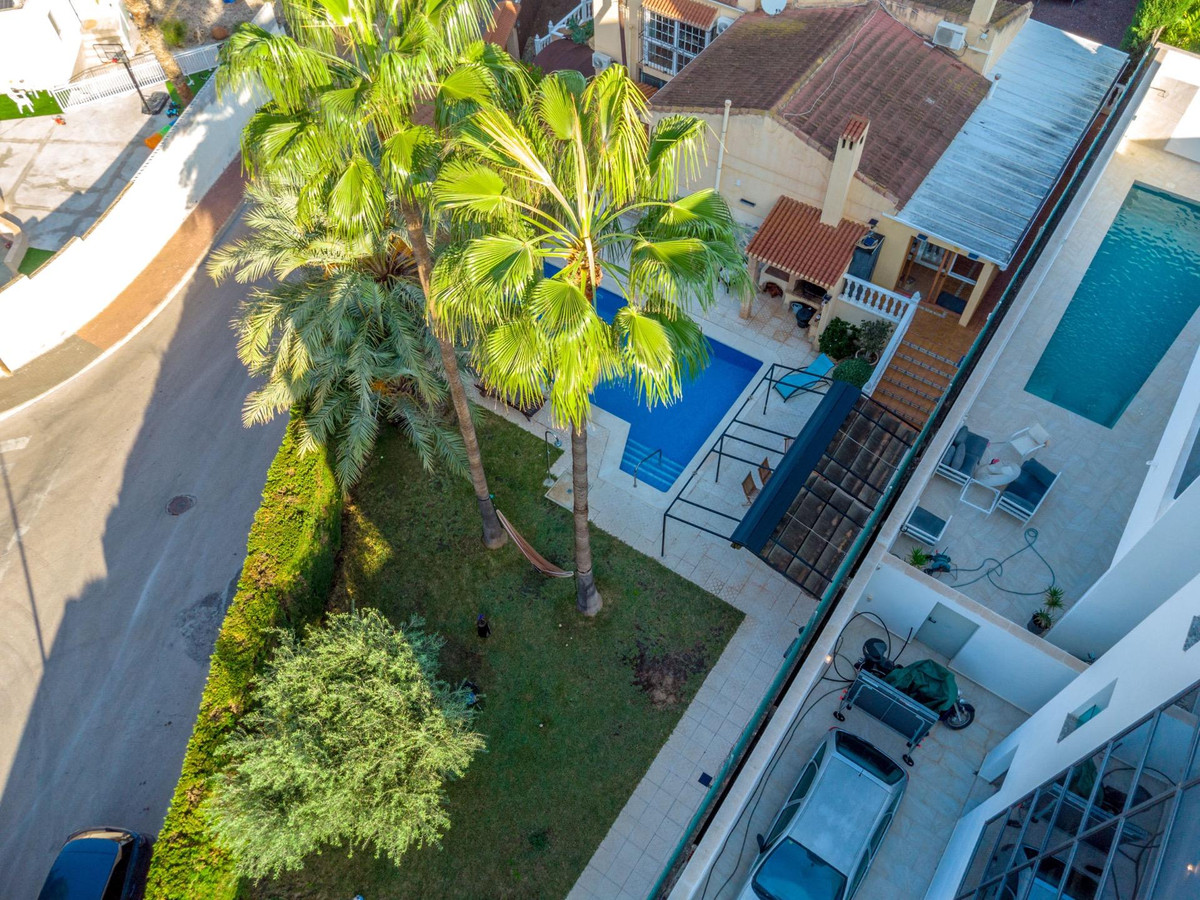 4-Bedroom Detached House in Los Balcones, Torrevieja | Su... - Image 11