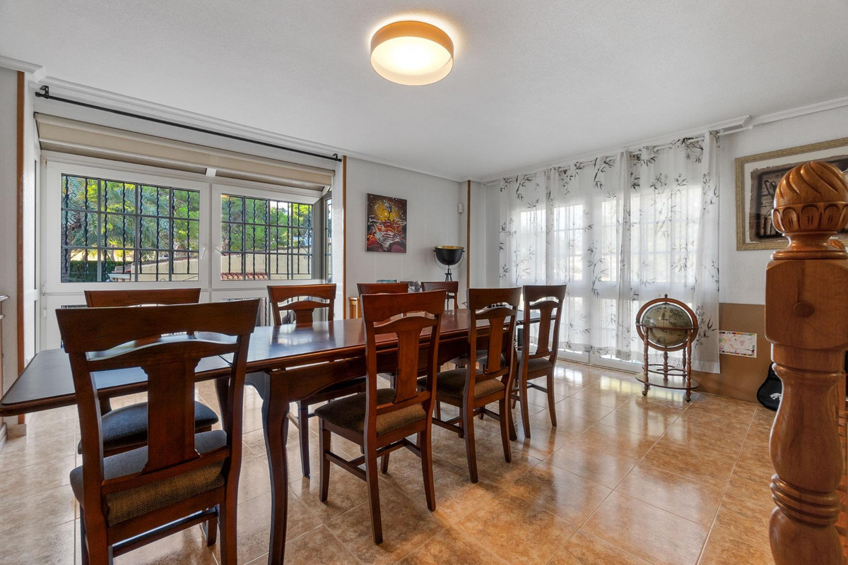 4-Bedroom Detached House in Los Balcones, Torrevieja | Su... - Image 13