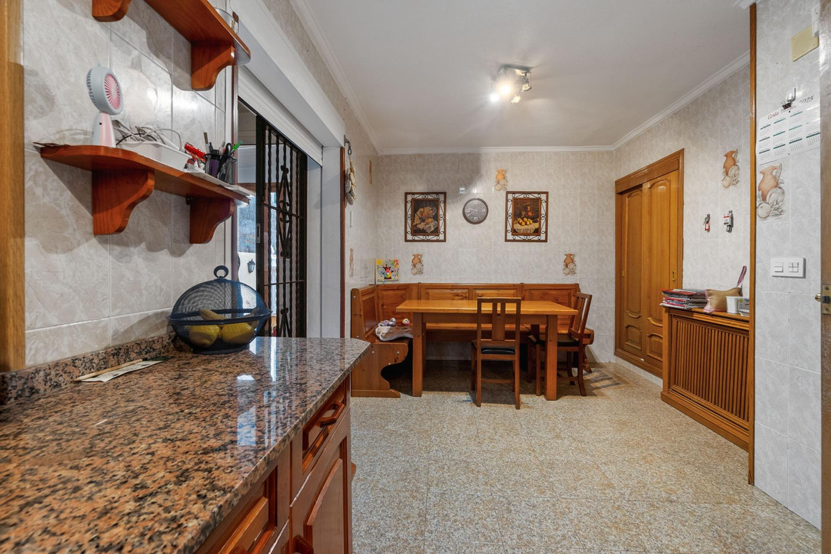 4-Bedroom Detached House in Los Balcones, Torrevieja | Su... - Image 19