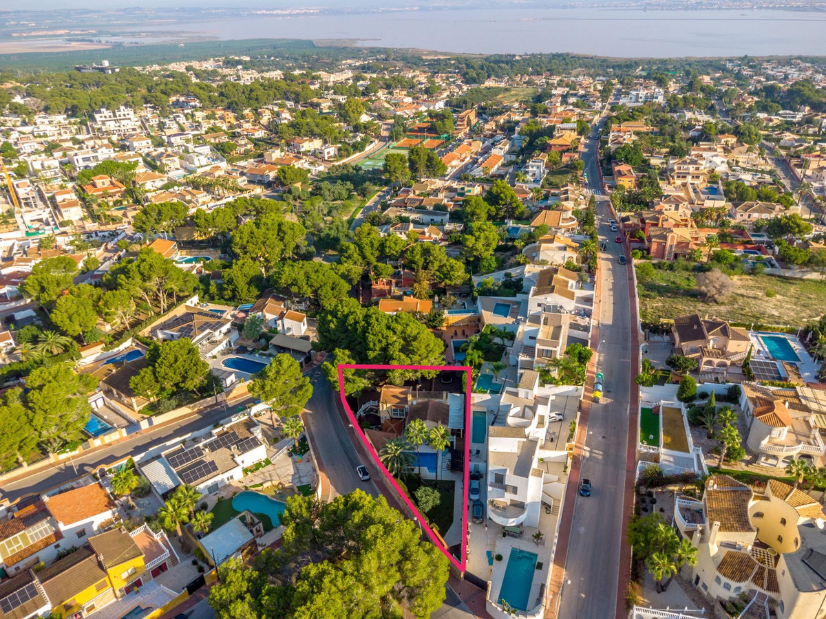 4-Bedroom Detached House in Los Balcones, Torrevieja | Su... - Image 2