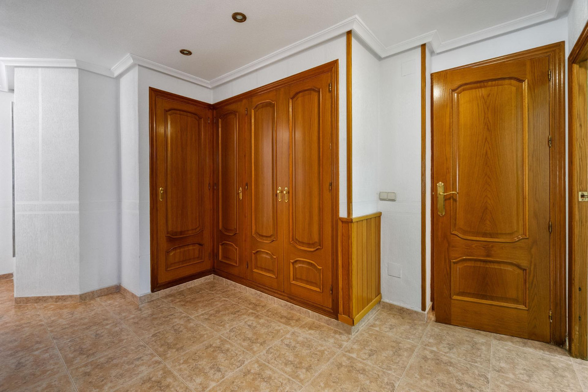 4-Bedroom Detached House in Los Balcones, Torrevieja | Su... - Image 24