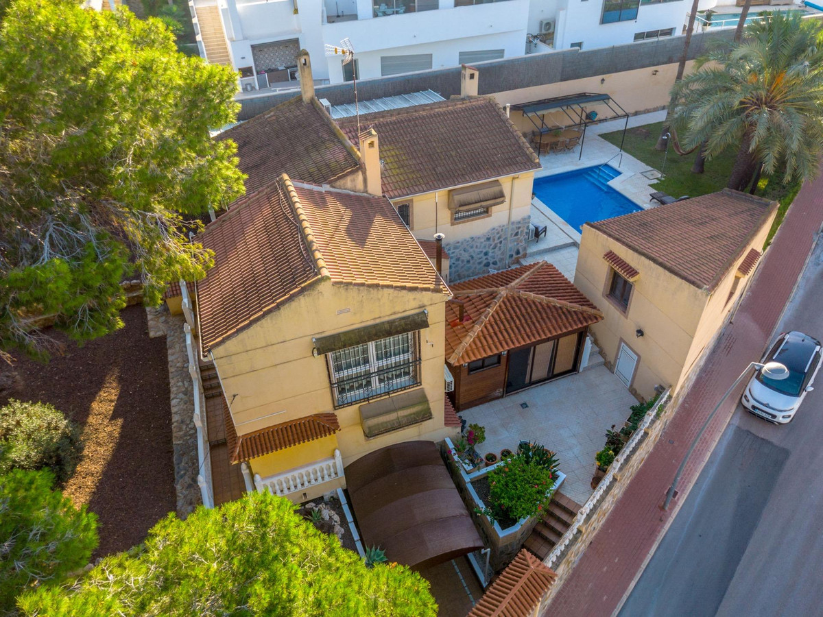 4-Bedroom Detached House in Los Balcones, Torrevieja | Su... - Image 8