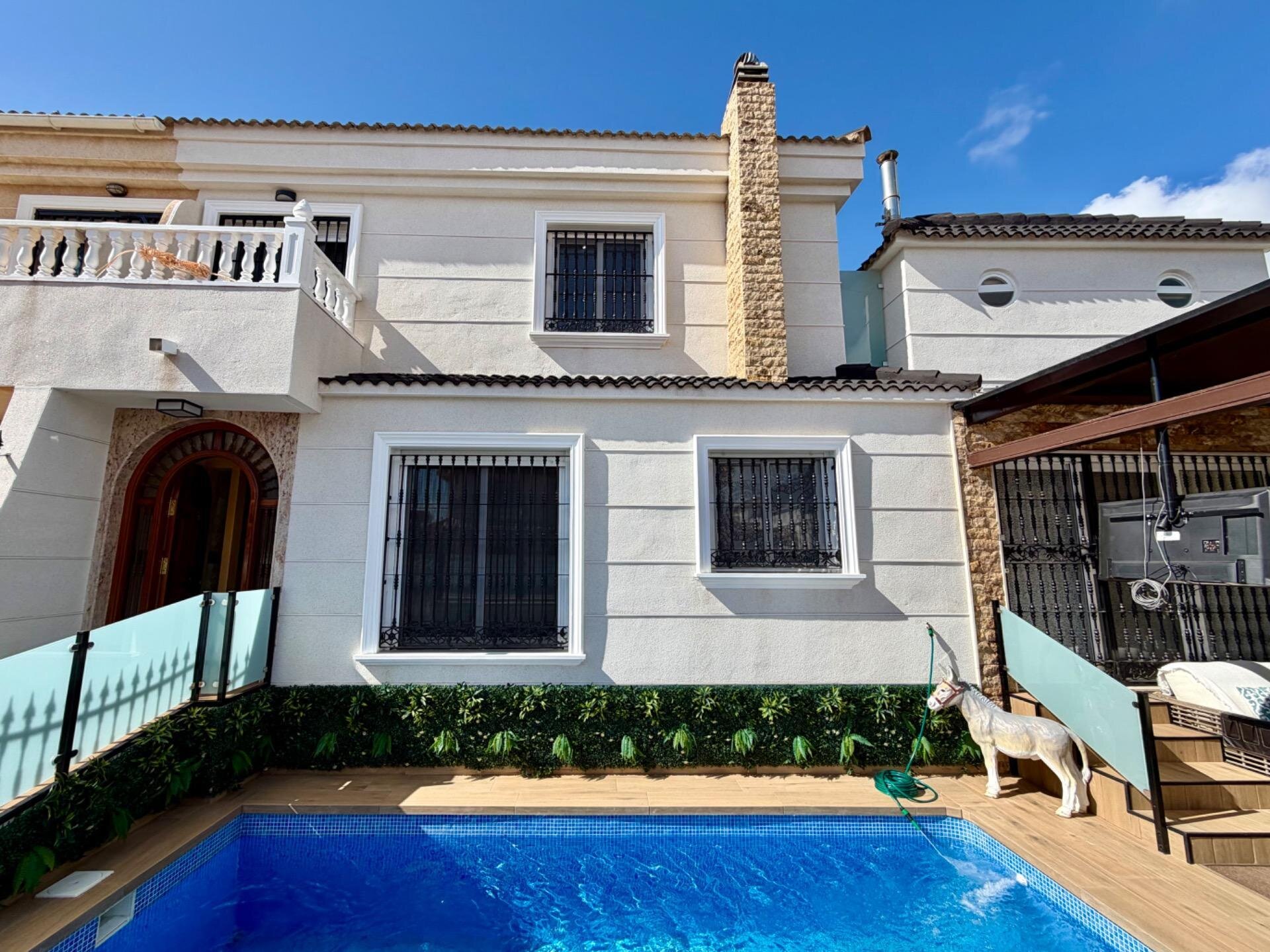 4-Bedroom House in La Zenia, Orihuela Costa - Image 1