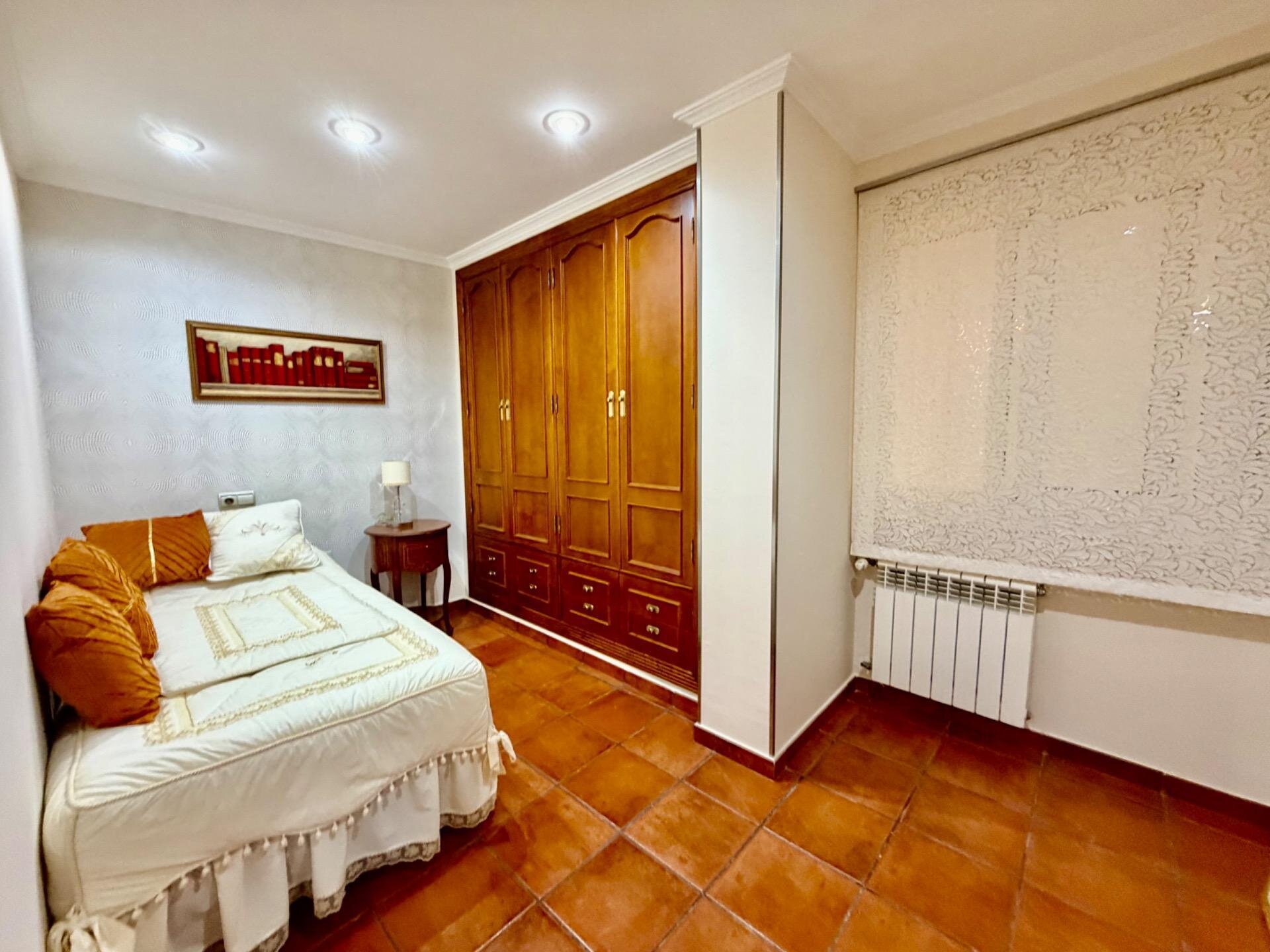 4-Bedroom House in La Zenia, Orihuela Costa - Image 11